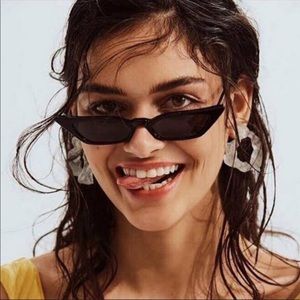 NWT🖤RETRO SLIM CAT-EYE SUNGLASSES 🖤